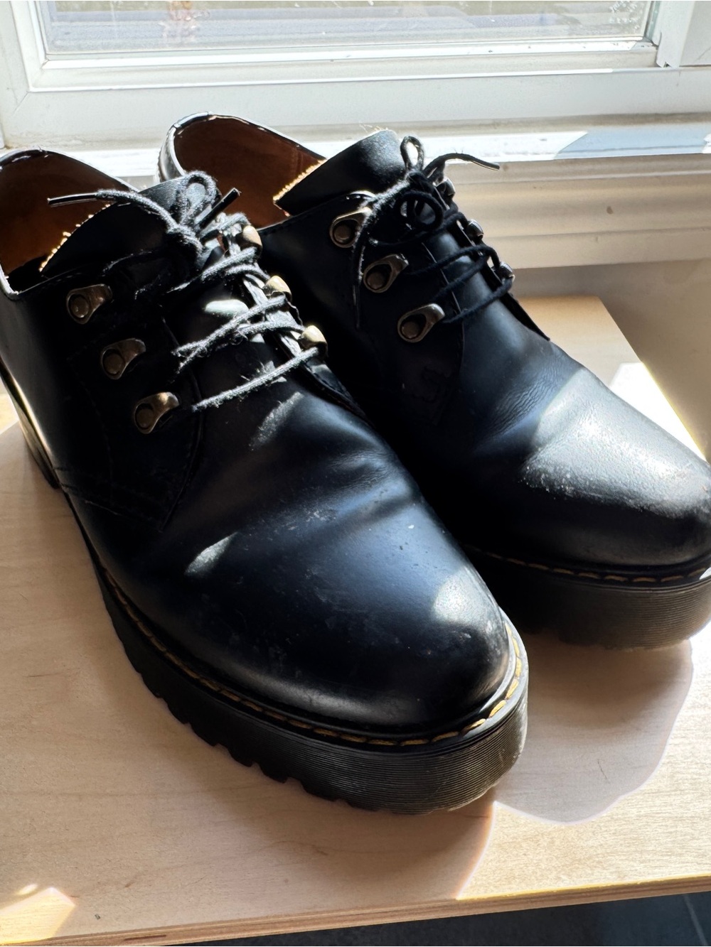 Dr. Martens Women's Black Leather Leona Lo